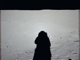 Na fotografiích je vidt spíe Buzz Aldrin - roli fotografa toti obstarával...