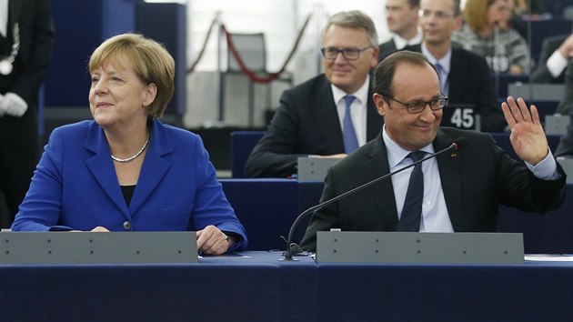 Německá kancléřka Angela Merkelová a francouzský prezident Francois Hollande při projevu před Evropským parlamentem. (7. října 2015)