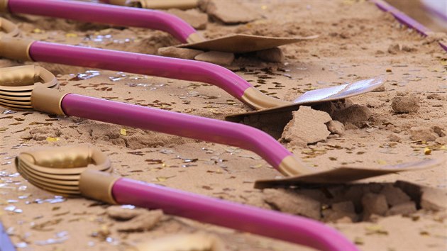 Korejsk vrobce pneumatik Nexen Tire zahjil v prmyslov zn Triangle u atce slavnostnm ceremonilem stavbu tovrny, kter pinese zhruba 1 500 pracovnch mst.