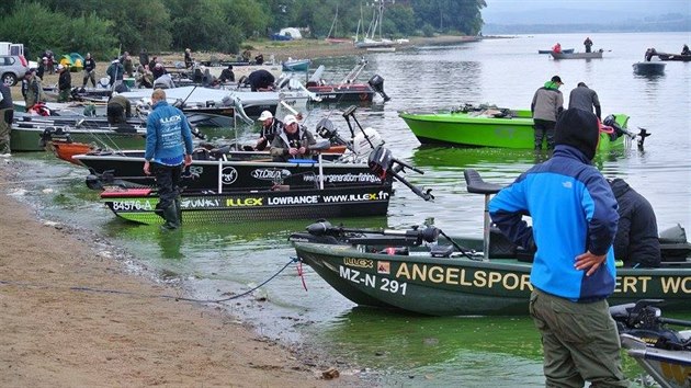 Lake Trophy je mimo jin festivalem pekrsnch lodiek.