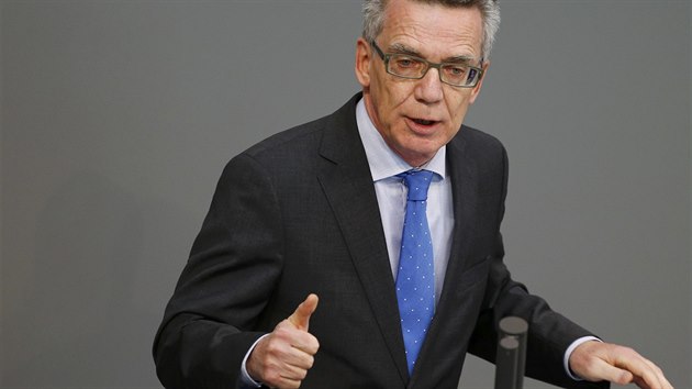 Nmeck ministr vnitra Thomas de Maiziere bhem svho proslovu ve Spolkovm snmu (1. jna 2015)