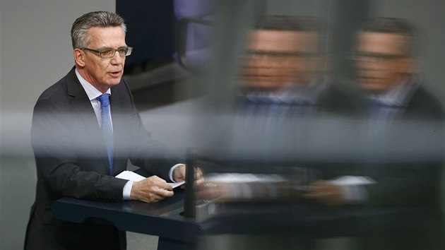 Nmeck ministr vnitra Thomas de Maiziere bhem svho proslovu ve Spolkovm snmu (1. jna 2015)