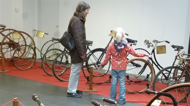 Historické bicykly - to je název výstavy, ji je mono zhlédnout v nákupním...