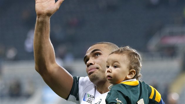 Jihoafrick tonk Bryan Habana se svm dtetem po vtznm utkn MS ragbist proti Skotsku.