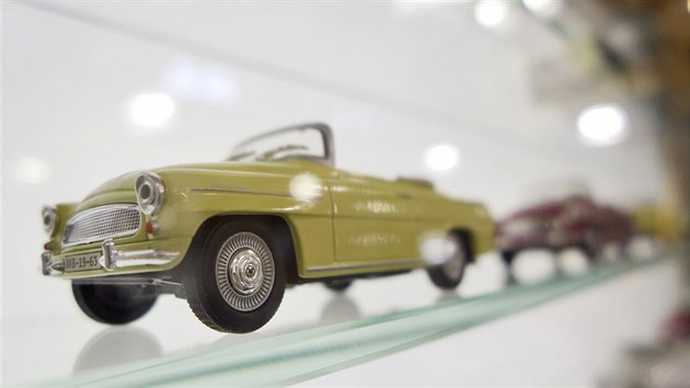 V Přísece na Jihlavsku se otevřelo nové muzeum modelů autíček. Návštěvníci jich zde najdou asi deset tisíc, je to největší sbírka svého druhu v republice.