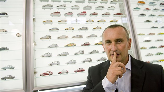 V Přísece na Jihlavsku se otevřelo nové muzeum modelů autíček. Návštěvníci jich zde najdou asi deset tisíc, je to největší sbírka svého druhu v republice. Na snímku majitel muzea Radek Bukovský.
