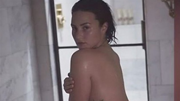 Demi Lovato se v minulosti odhalila, aby dokázala, že už se za své tělo nestydí.