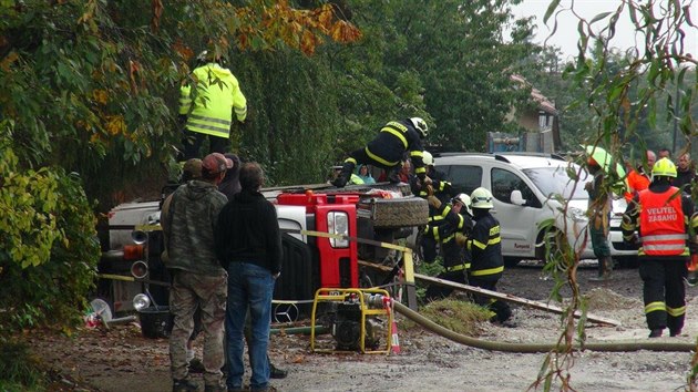 Popelsk vz spadl na Berounsku do rybnku (7.10.2015).