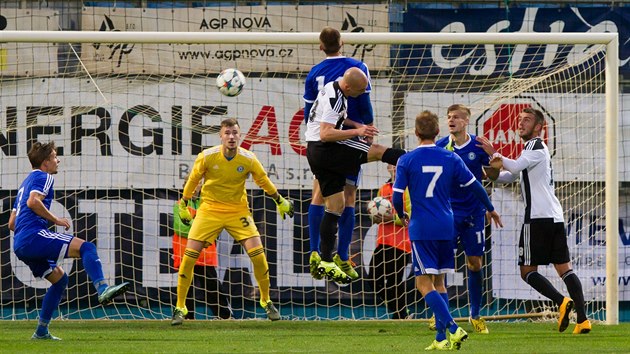 Jaroslav Svozil v brance Olomouce B el anci eskch Budjovic.