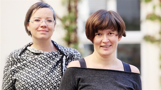 Adéla Souralová a Lucie Jarkovská (zleva) s kolegyněmi tři roky zkoumaly na sedmi školách po celém Česku, jaké podmínky mají děti z etnických menšin v českém školství.