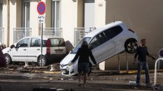 Následky bleskových záplav ve francouzském Cannes. (4. íjna 2015)