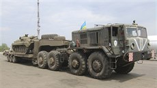 Ukrajinská armáda se stahuje z frontové linie v Luhanské oblasti. (5. íjna...