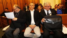 Rudolf Doucha (zleva), Pavel Kuta a Jan kurek u Obvodního soudu pro Prahu 2...
