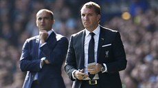 Mana�e�i Evertonu a Liverpoolu Roberto Martinez (vlevo) a Brendan Rodgers...