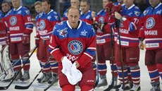 Vladimir Putin oslavil 63. narozeniny hokejem (7. íjna 2015)