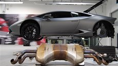 Montá speciálního výfuku Akrapovi na Lamborghini Huracán