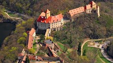 Hrad Veve�í.