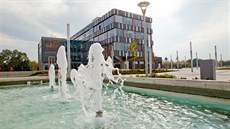 Karlova univerzita otevela v Hradci Králové u nemocnice první budovu...