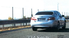 �idi� Infiniti jel po D11 rychlostí 234 kilometr� za hodinu.