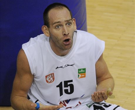 Dínský basketbalista Jakub Houka.
