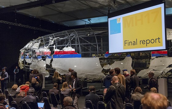 Nizozemtí vyetovatelé zveejnili zprávu o sestelení letu MH17 nad Ukrajinou...