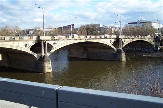 Hlávkův most.