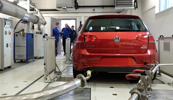 VW Golf plní podle nezávislého testu pro ministerstvo dopravy emisní normy, pro...