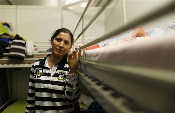 Suko, migrantka z Albánie, má v uprchlickém táboe v Düsseldorfu k dispozici...
