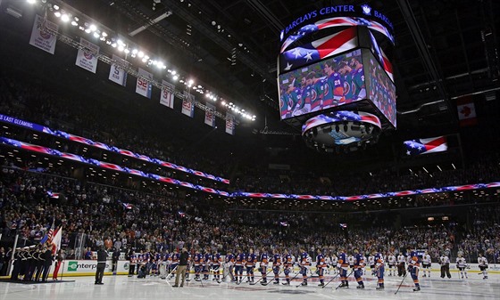 Hala Barclays Center v New Yorku se chystá na zápas Islanders s Chicagem.