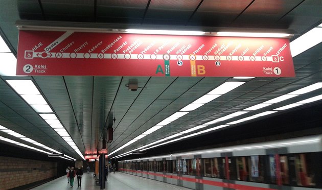 Metro C v úseku Kaerov - Háje stojí.