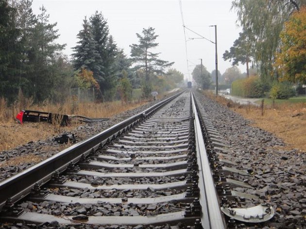 Tragická nehoda u Tebechovic, mladá idika vjela na pejezdu ped vlak...