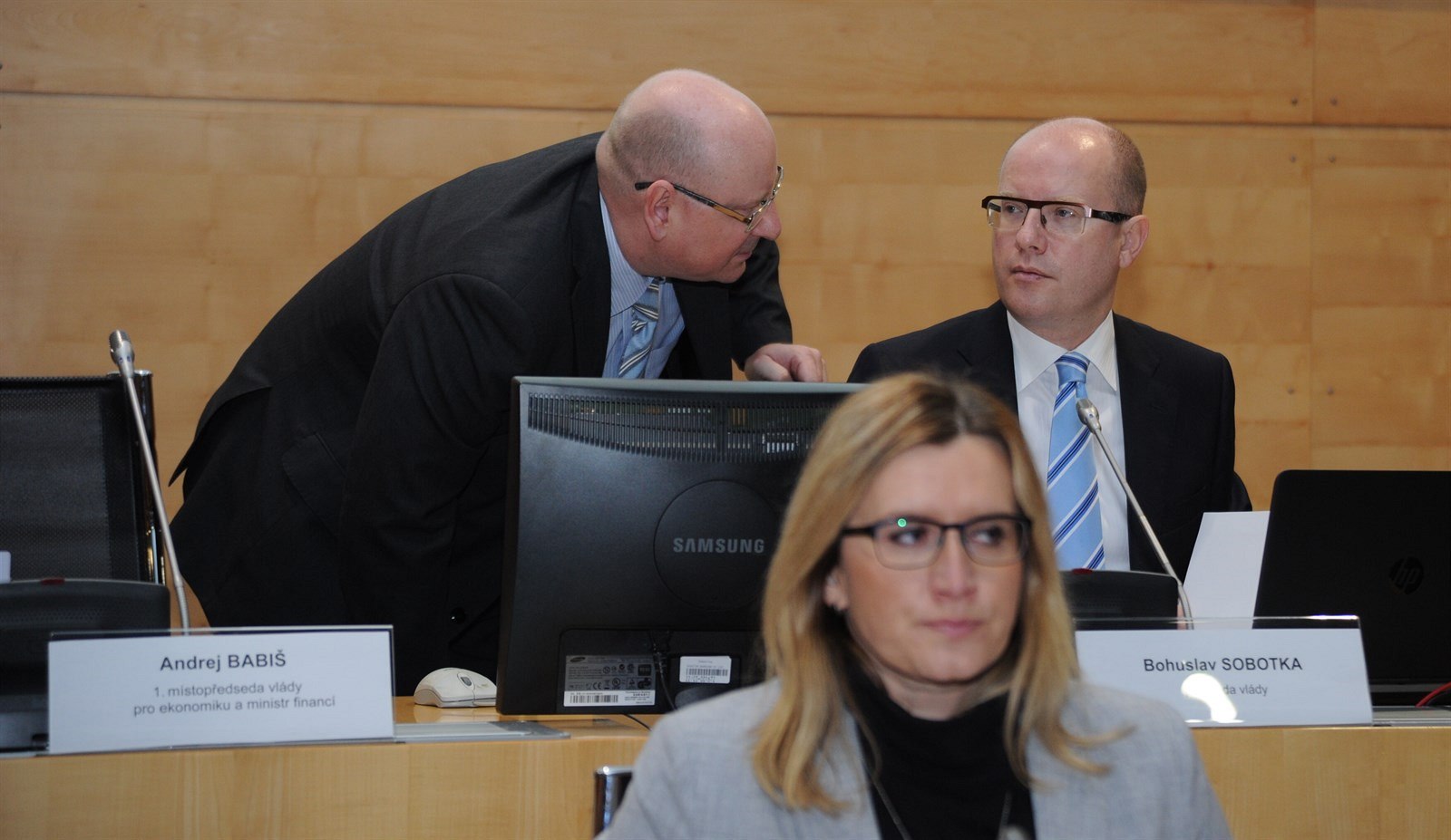 Odpolední �ást svého zasedání v Ústí nad Labem vláda zru�ila. V�echny plánované...