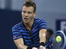 Tom Berdych returnuje ve tvrtfinle turnaje v anghaji.