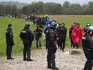Do Slovinska pilo bhem pondlí z Chorvatska u kolem 5000 migrant. (19....