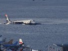 Letadlo US Airways po nouzovém přistáni do řeky Hudson v New Yorku. (15. leden...