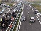 Celkový pohled na slavnostní otevení nové typroudé silnice mezi Ostravou a...