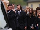 Jim Carrey na pohřbu své expřítelkyně v doprovodu dcery Jane.