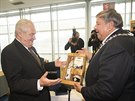 Prezident Milo� Zeman z�skal od hejtmana Zl�nsk�ho kraje Stanislava Mi��ka...