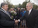 Prezident Milo� Zeman a hejtman Zl�nsk�ho kraje Stanislav Mi��k.