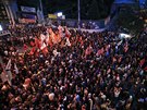 V centru Istanbulu se sely tisíce demonstrant, kteí skandovali protivládní...