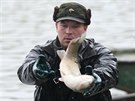 V Tovaov na Perovsku se opt uskutenil vlov Hradeckho rybnka, kter je...