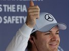Nico Rosberg slaví zisk pole position v kvalifikaci na Velkou cenu Ruska.