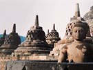 Chrámový komplex Borobudur na Jáv zdobí více ne 500 soch Buddh.
