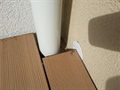 Roh balkonu a ne�ikovn� umíst�ná krytka elektroinstalace. Vyu�ít ji jako...