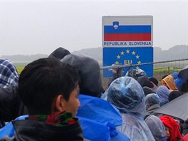 Uprchlci na chorvatsko-slovinsk hranici.