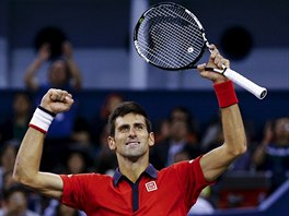 Novak Djokovi se raduje z vtzstv na turnaji v anghaji.