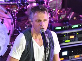Janek Ledecký s Janem Ponocným na křtu desky Na konci duhy v pražském Hard Rock...