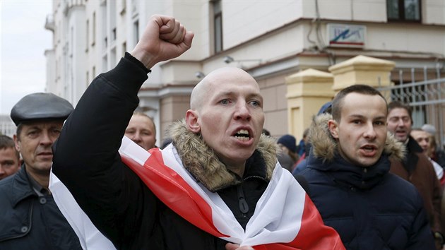 Do ulic vyli v sobotu na protest proti vldci Bloruska lenov opozice (10. jna 2015)