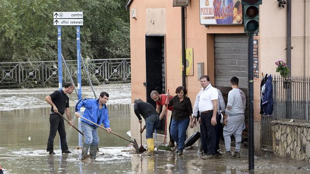 Vydatn det zpsobily zplavy a sesuvy  pdy na jihu Itlie (16. jna 2015)