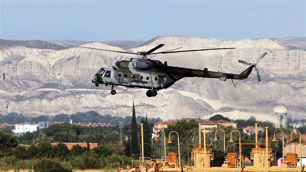 Vrtulnk Mi-171 eskch vzdunch sil na cvien Trident Juncture ve panlsku